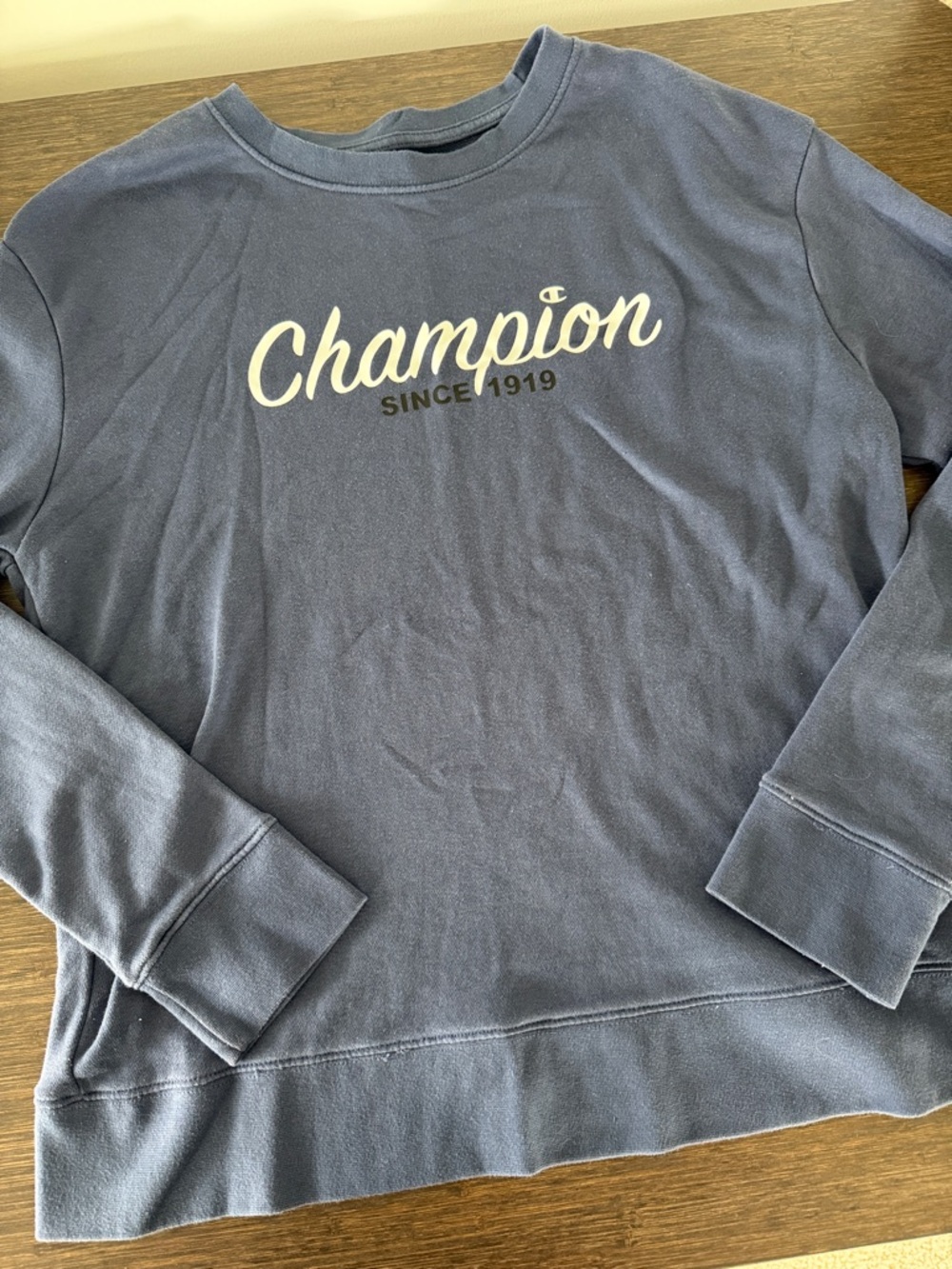 Women’s Medium Blue Champion Crewneck Sweatshirt